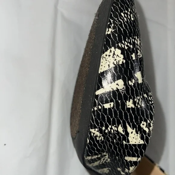 BCBG Women’s faux snake skin design. Gently used. Size 6.5 - Picture 5 of 11